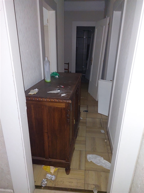 Garage encombré avant